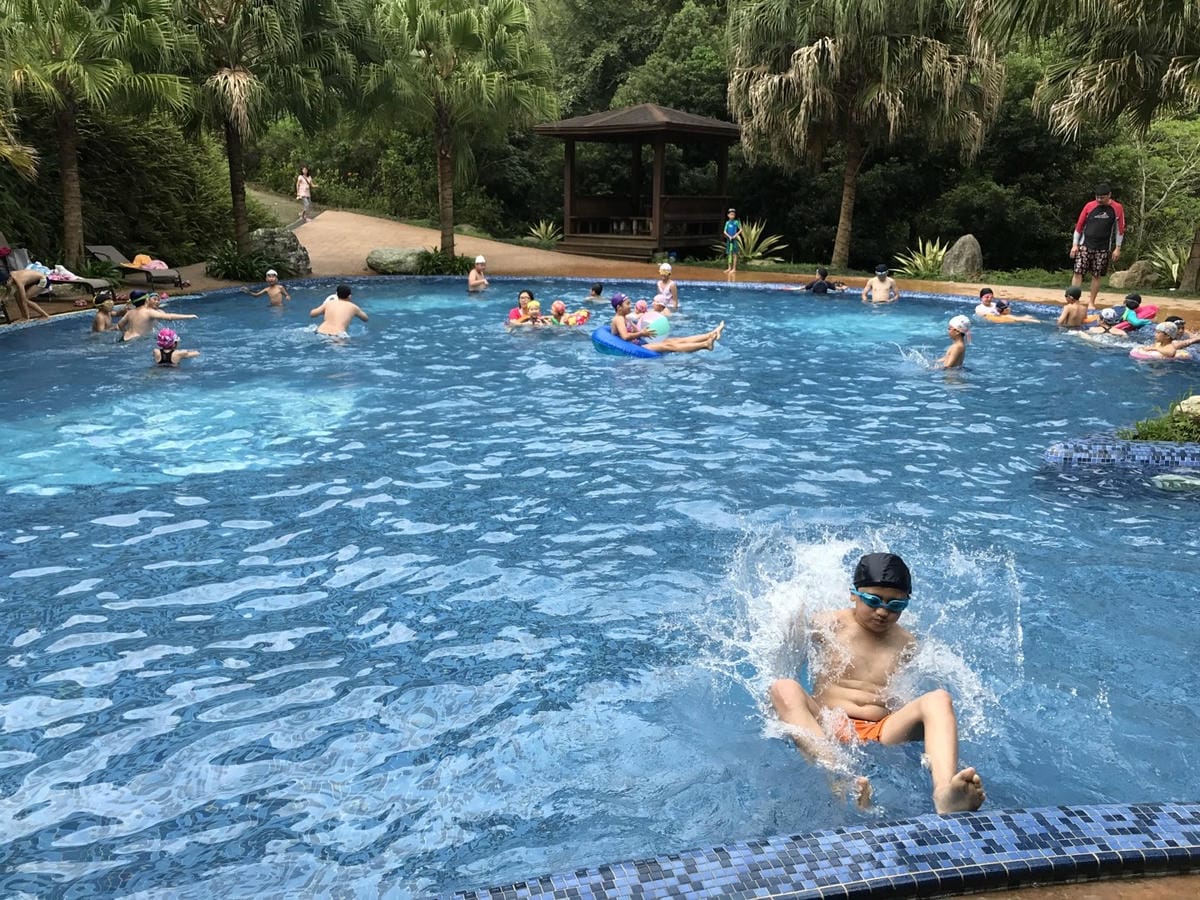 【夏日就要涼快到底】南洋風池畔。五月桐花雪。閃亮火金姑。森林芬多精露營好好玩–新竹_野漾會館露營區柚子芳姐_露營札記2017.05.06 NO.45