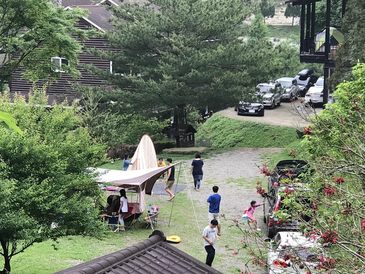 【夏日就要涼快到底】南洋風池畔。五月桐花雪。閃亮火金姑。森林芬多精露營好好玩–新竹_野漾會館露營區柚子芳姐_露營札記2017.05.06 NO.45