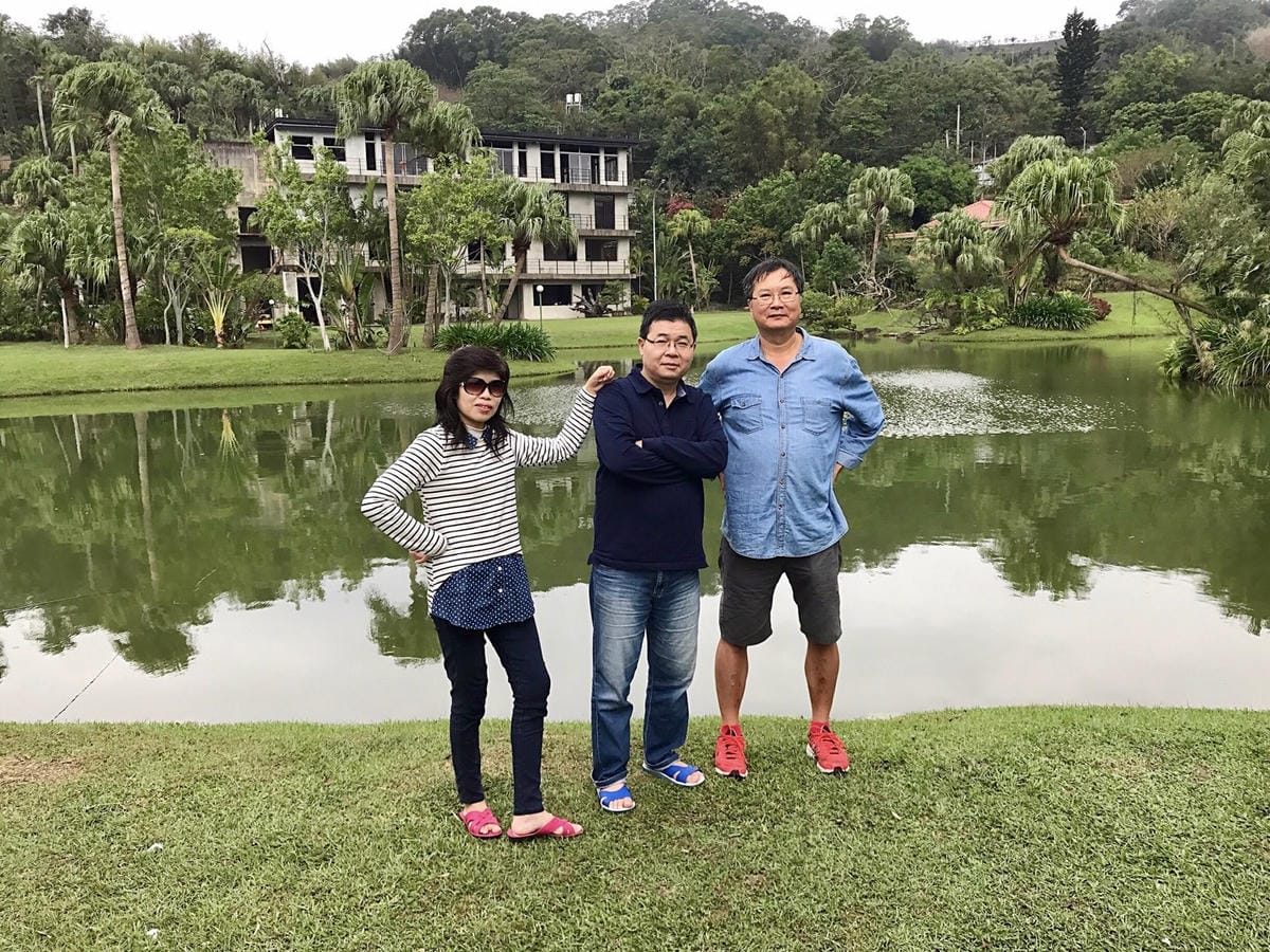 【苗栗三灣_棕櫚灣】湖畔景觀第一排、綠草如茵寬廣大草坪、彷彿置身在國外美景露營的Fu 柚子芳姐_露營札記2017.11.25 NO.54