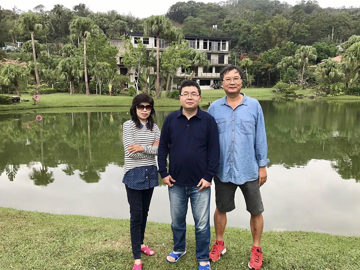 【苗栗三灣_棕櫚灣】湖畔景觀第一排、綠草如茵寬廣大草坪、彷彿置身在國外美景露營的Fu 柚子芳姐_露營札記2017.11.25 NO.54