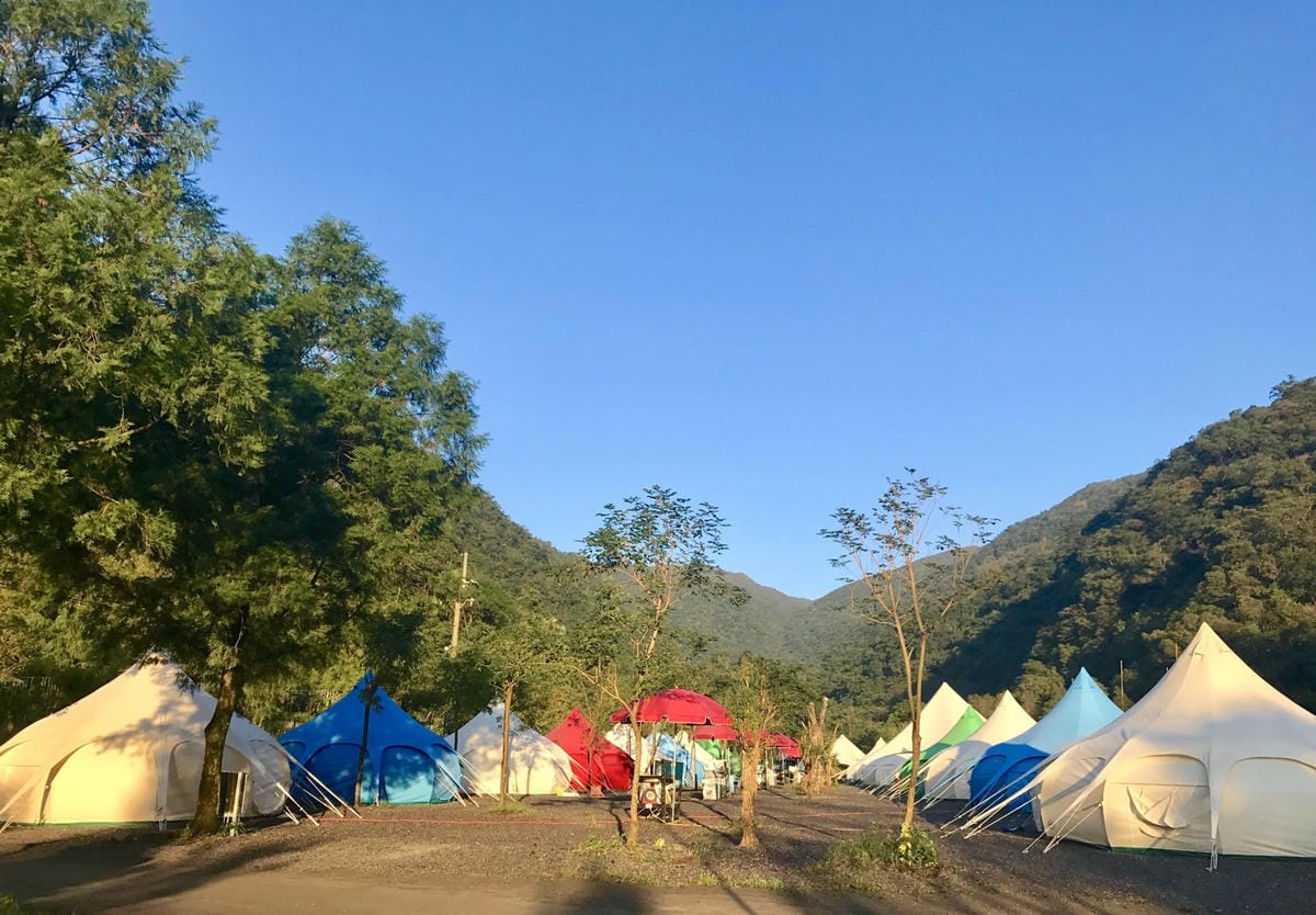 【宜蘭_鳯梨屋水上莊園】媚力四色蓮花村,入住初體驗/跨年煙火搶先看/愛心隧道IG打卡好浪漫/一起慶祝生日快樂”這次我們露的不一樣” 柚子芳姐_露營札記 2018.11.10 NO.69
