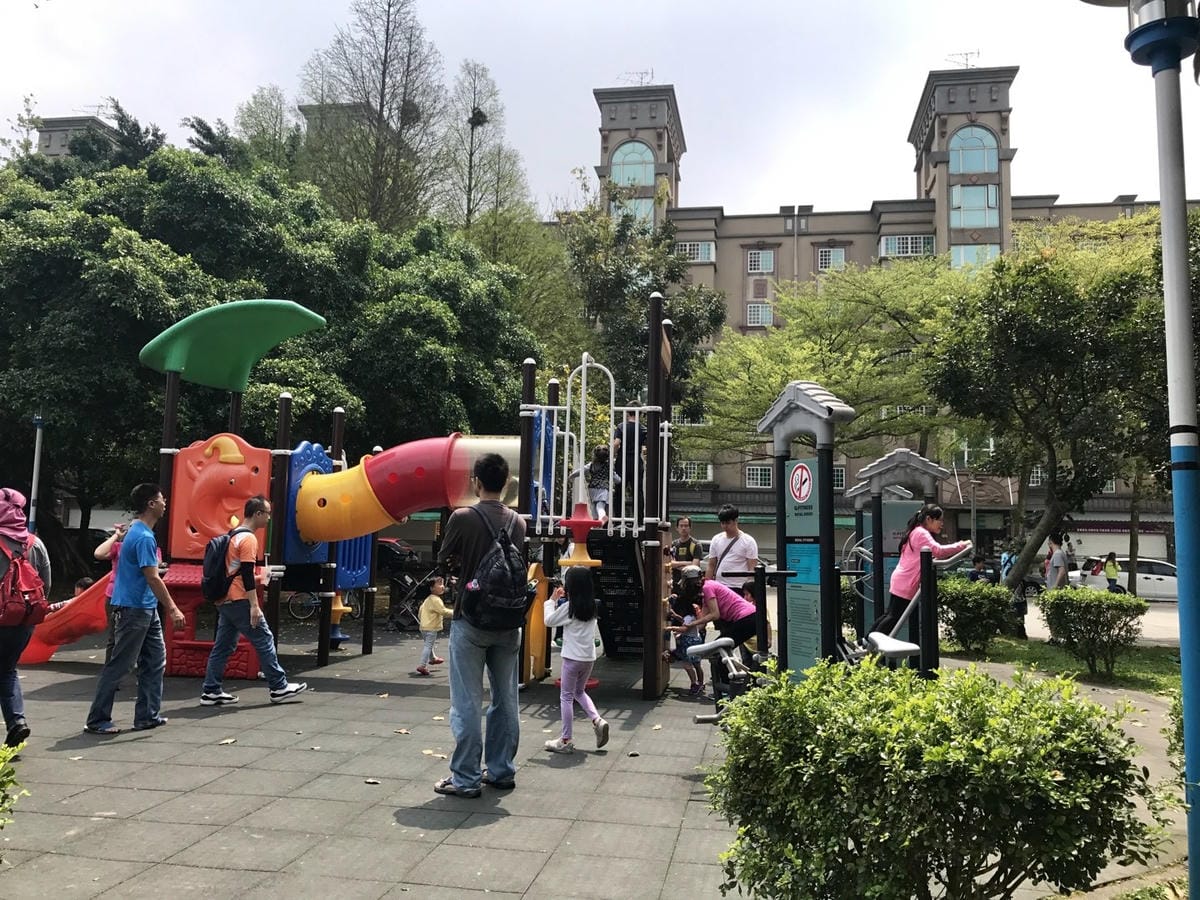 【桃園景點_大湖紀念公園】紫藤花 浪漫又夢幻、流蘇 如同四月雪/季節限定,賞花景點/假日休閒遛小孩好去處柚子芳姐_旅遊札記2019.04.07