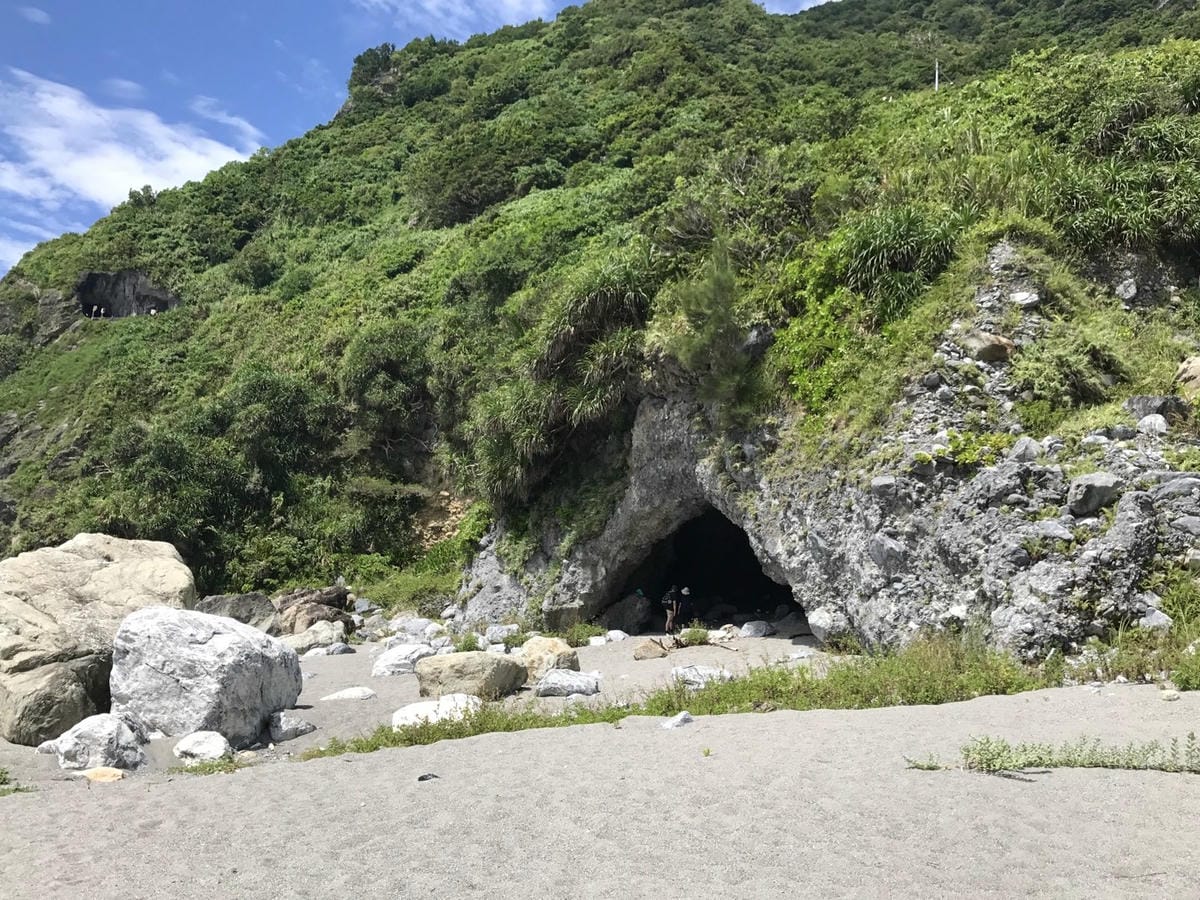 【看見蘇花之美】一個被遺忘的秘境、弧線優美的海灣、天然的海蝕奇景《和仁礫灘 》/清水斷崖_驚險壯觀海岸欣賞點《和仁界碑》、《和清隧道》、《崇德休憩據點 》 柚子芳姐_旅遊札記_2019.