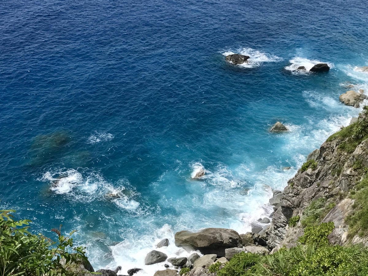 【看見蘇花之美】一個被遺忘的秘境、弧線優美的海灣、天然的海蝕奇景《和仁礫灘 》/清水斷崖_驚險壯觀海岸欣賞點《和仁界碑》、《和清隧道》、《崇德休憩據點 》 柚子芳姐_旅遊札記_2019.