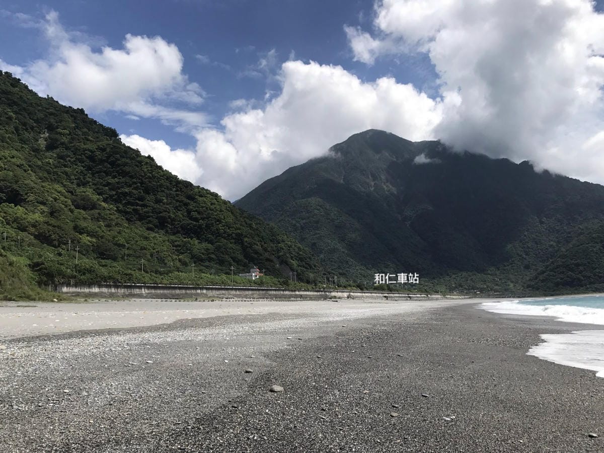 【看見蘇花之美】一個被遺忘的秘境、弧線優美的海灣、天然的海蝕奇景《和仁礫灘 》/清水斷崖_驚險壯觀海岸欣賞點《和仁界碑》、《和清隧道》、《崇德休憩據點 》 柚子芳姐_旅遊札記_2019.