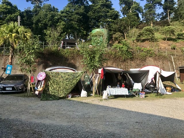 【苗栗大湖_微笑山丘露營區】預備備…尖叫聲!超瘋狂兒童親水樂園、超刺激極速空中飛梯、超長30公尺滑草道,還有沙池/塗鴨/攀岩/九宮格/環營步道,根本就是小朋友的歡樂天堂,嗨翻天啦! 柚子
