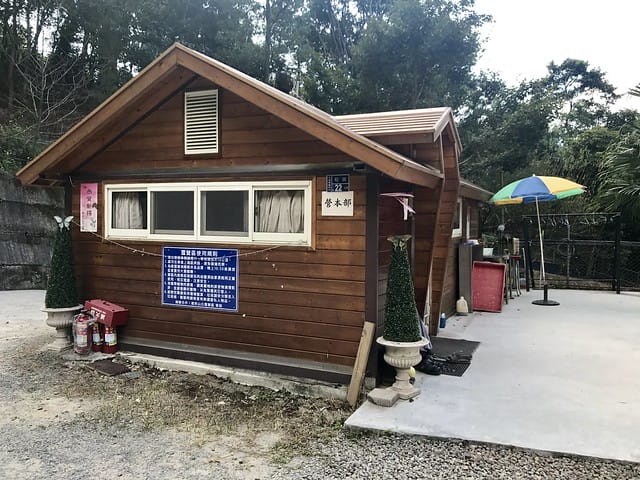 【苗栗大湖_微笑山丘露營區】預備備…尖叫聲!超瘋狂兒童親水樂園、超刺激極速空中飛梯、超長30公尺滑草道,還有沙池/塗鴨/攀岩/九宮格/環營步道,根本就是小朋友的歡樂天堂,嗨翻天啦! 柚子