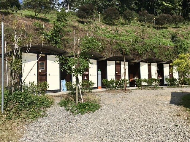 【苗栗大湖_微笑山丘露營區】預備備…尖叫聲!超瘋狂兒童親水樂園、超刺激極速空中飛梯、超長30公尺滑草道,還有沙池/塗鴨/攀岩/九宮格/環營步道,根本就是小朋友的歡樂天堂,嗨翻天啦! 柚子