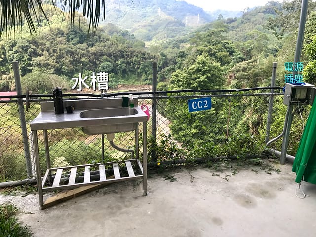 【苗栗大湖_微笑山丘露營區】預備備…尖叫聲!超瘋狂兒童親水樂園、超刺激極速空中飛梯、超長30公尺滑草道,還有沙池/塗鴨/攀岩/九宮格/環營步道,根本就是小朋友的歡樂天堂,嗨翻天啦! 柚子