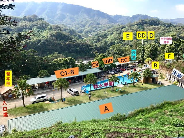 【苗栗大湖_微笑山丘露營區】預備備…尖叫聲!超瘋狂兒童親水樂園、超刺激極速空中飛梯、超長30公尺滑草道,還有沙池/塗鴨/攀岩/九宮格/環營步道,根本就是小朋友的歡樂天堂,嗨翻天啦! 柚子