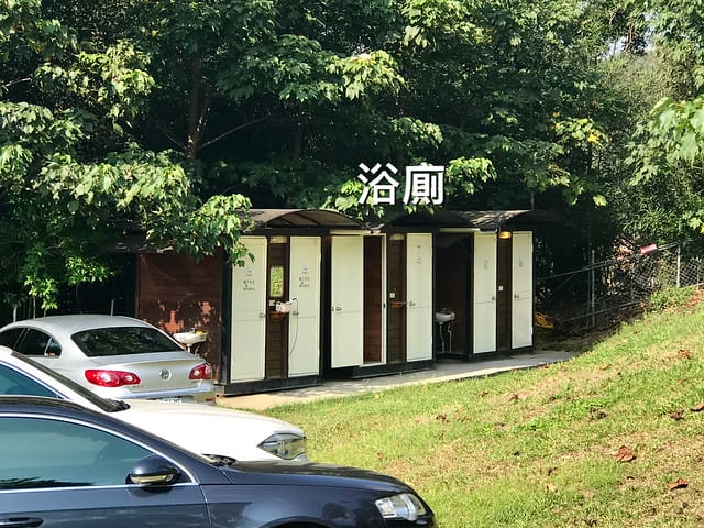 【苗栗大湖_微笑山丘露營區】預備備…尖叫聲!超瘋狂兒童親水樂園、超刺激極速空中飛梯、超長30公尺滑草道,還有沙池/塗鴨/攀岩/九宮格/環營步道,根本就是小朋友的歡樂天堂,嗨翻天啦! 柚子