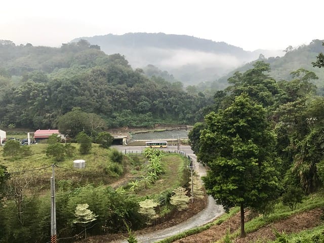 【苗栗大湖_微笑山丘露營區】預備備…尖叫聲!超瘋狂兒童親水樂園、超刺激極速空中飛梯、超長30公尺滑草道,還有沙池/塗鴨/攀岩/九宮格/環營步道,根本就是小朋友的歡樂天堂,嗨翻天啦! 柚子