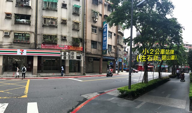 【台北內湖景點】夢幻紫色白石湖吊橋、浪漫的同心池、如號角響起的鐵砲百合、清新高雅的牡丹蓮盛開啦!還有夫妻樹/一處隱藏在台北近郊的後花園、假日出遊、戶外踏青、健行好去處柚子芳 - 第86張圖 白石湖吊橋同心池