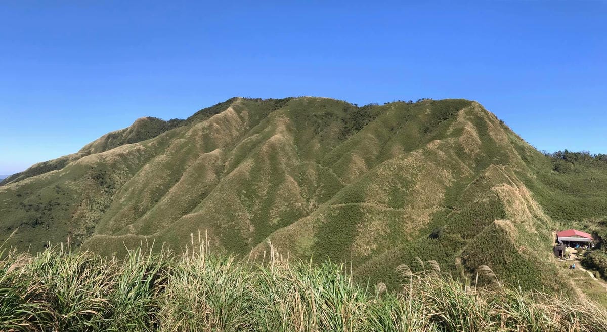 【宜蘭礁溪半日遊】溫泉公園/猴洞坑瀑布/地景廣場/湯圍溝/九號溫泉釣蝦再來品嚐美食,步行輕旅好好玩!@柚子芳姐の旅遊札記