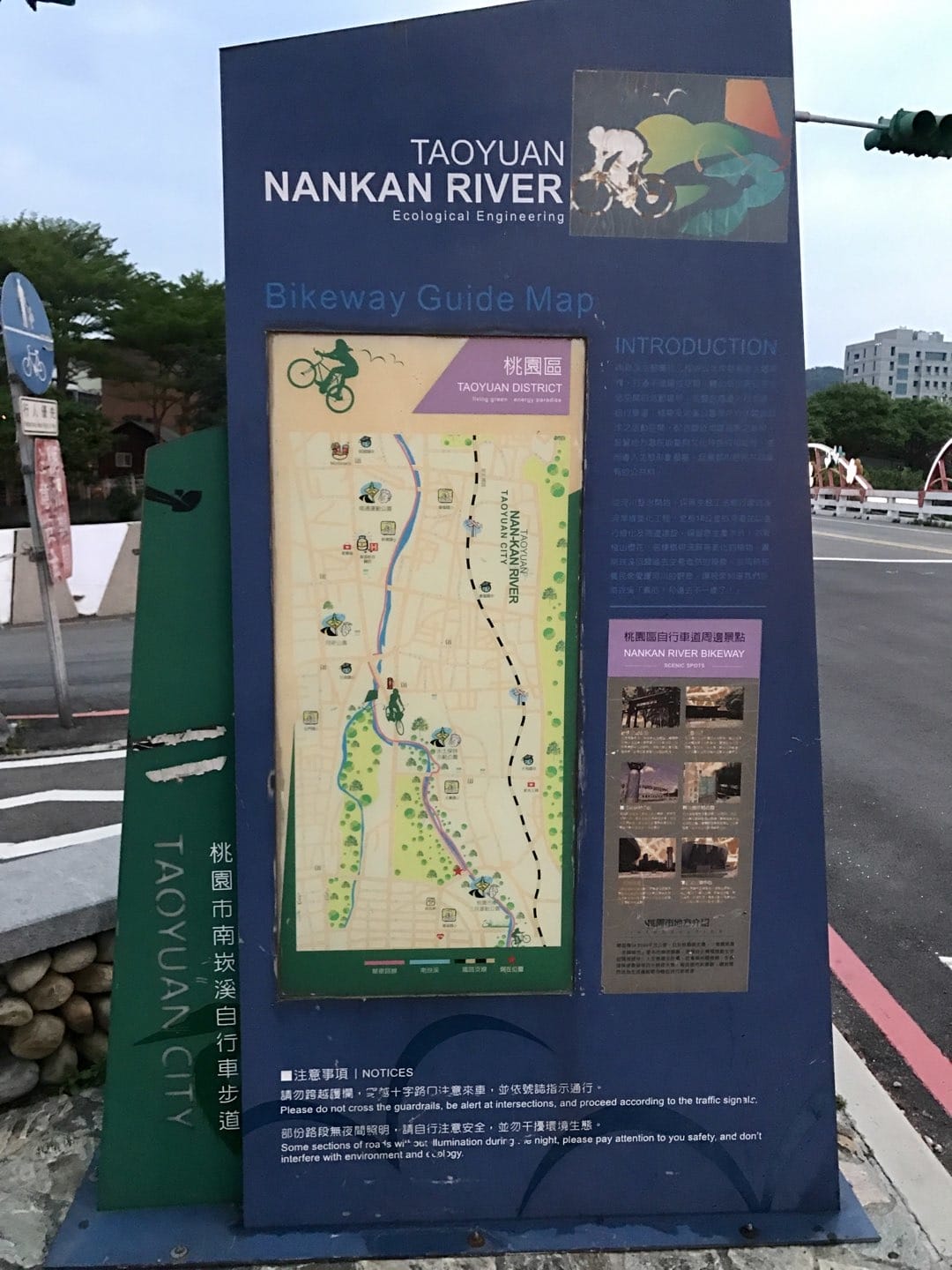 桃園【大有梯田生態公園】親子景點/共融式森林遊戲區 漫步水梯田步道/生態池、挑戰極限體能關卡、松鼠溜索、兒童遊樂區、CP超高的友善公園/可順遊蓄光石步道、桃林鐵道、桃園神社、藝文 - 第186張圖 桃園【大有梯田生態公園】親子景點/共融式森林遊戲區 漫步水梯田步道/生態池、挑戰極限體能關卡、松鼠溜索、兒童遊樂區、CP超高的友善公園/可順遊蓄光石步道、桃林鐵道、桃園神社、藝文