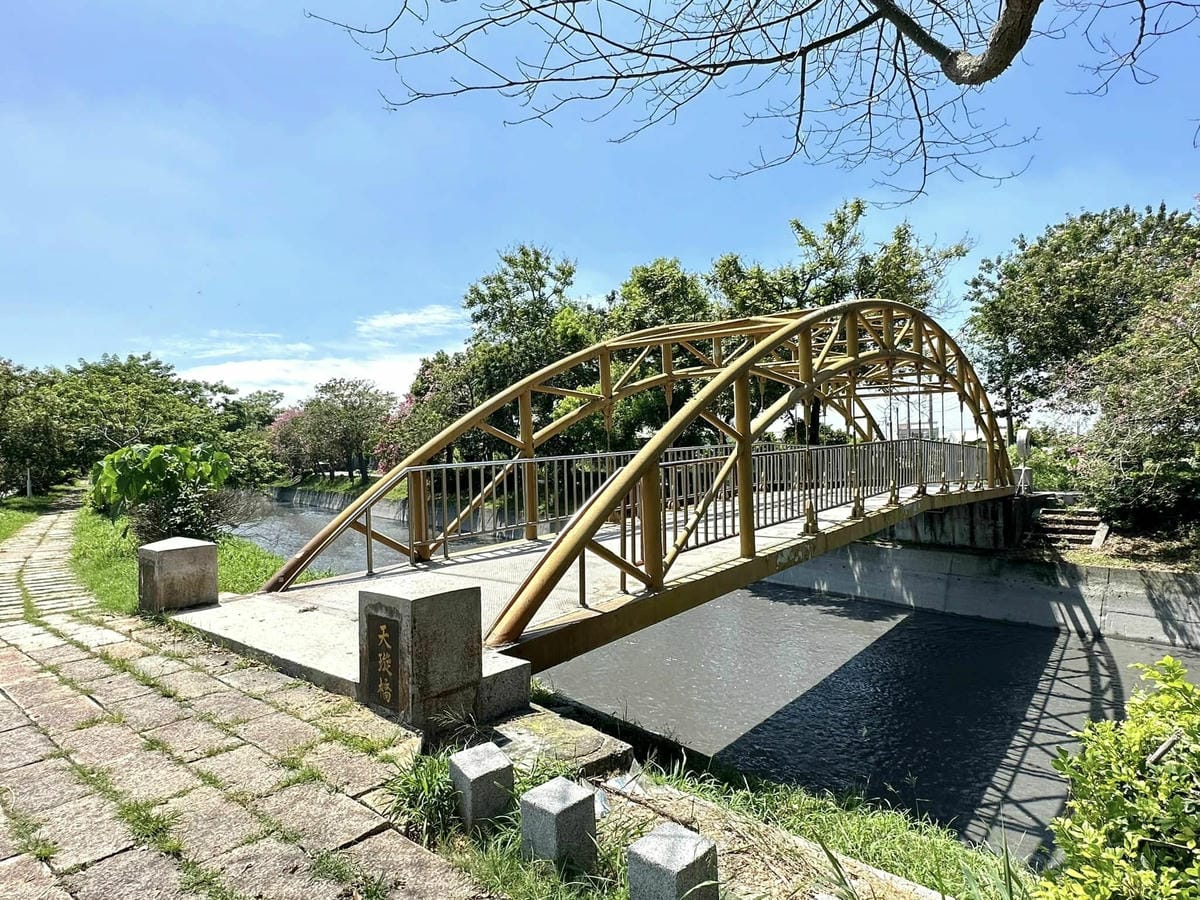彰化埤頭【貝林古堡 • 菲尼克斯教堂】 秒飛歐風古堡、雕花鏤空教堂、超人氣蛋塔、還咖啡紅茶無限暢飲,黑糖珍珠加到爆/順遊北斗河濱公園及萬景藝苑@柚子芳姐の旅遊札記 - 第5張圖 459433900_8461492687205797_1620063476804936562.jpg