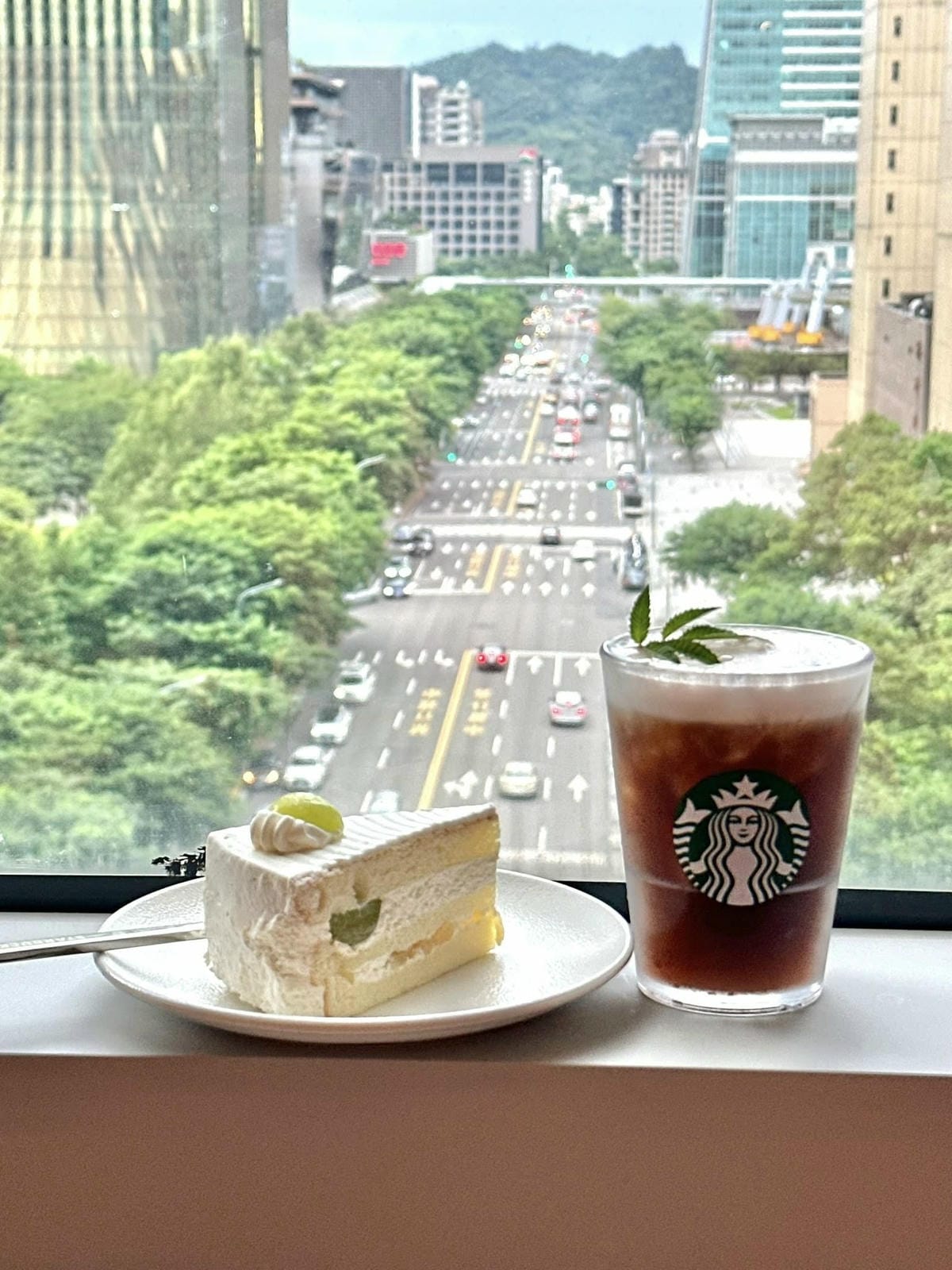 台北信義區【星巴克典藏DREAM PLAZA 台北】 【】