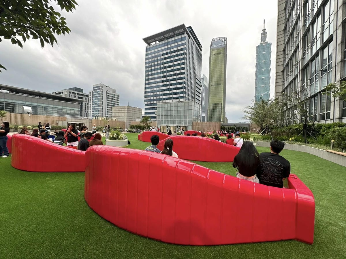 台北信義區【星巴克典藏DREAM PLAZA 台北】 【】