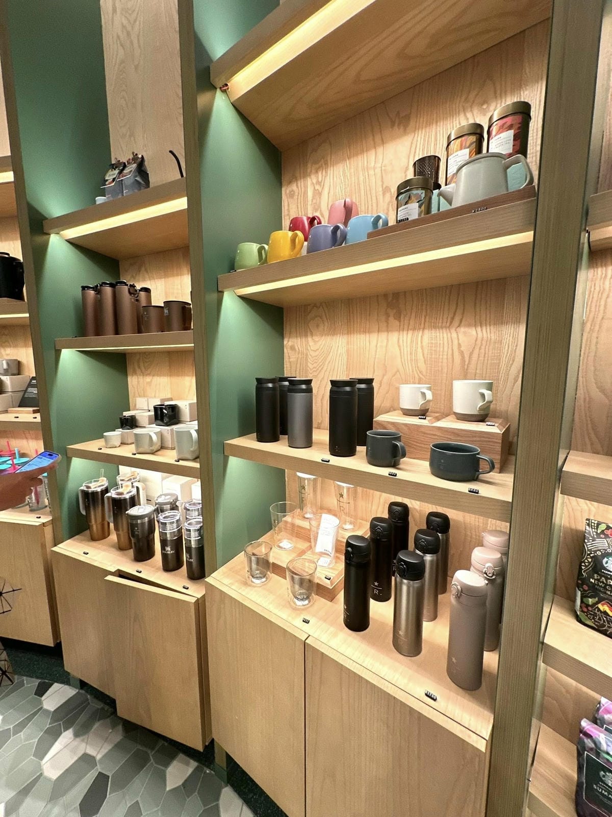 台北信義區【星巴克典藏DREAM PLAZA 台北】 【】