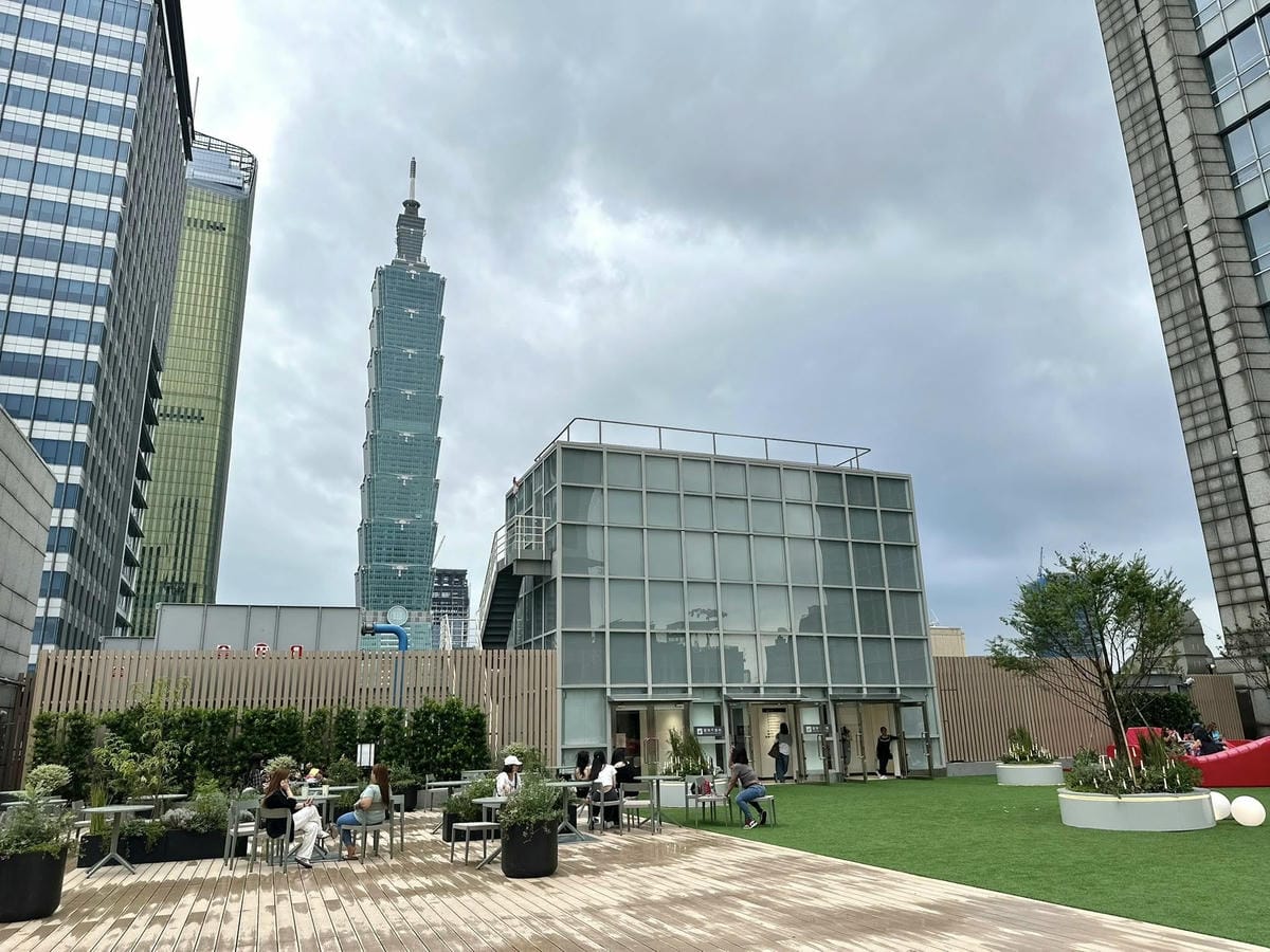 台北信義區【星巴克典藏DREAM PLAZA 台北】 【】
