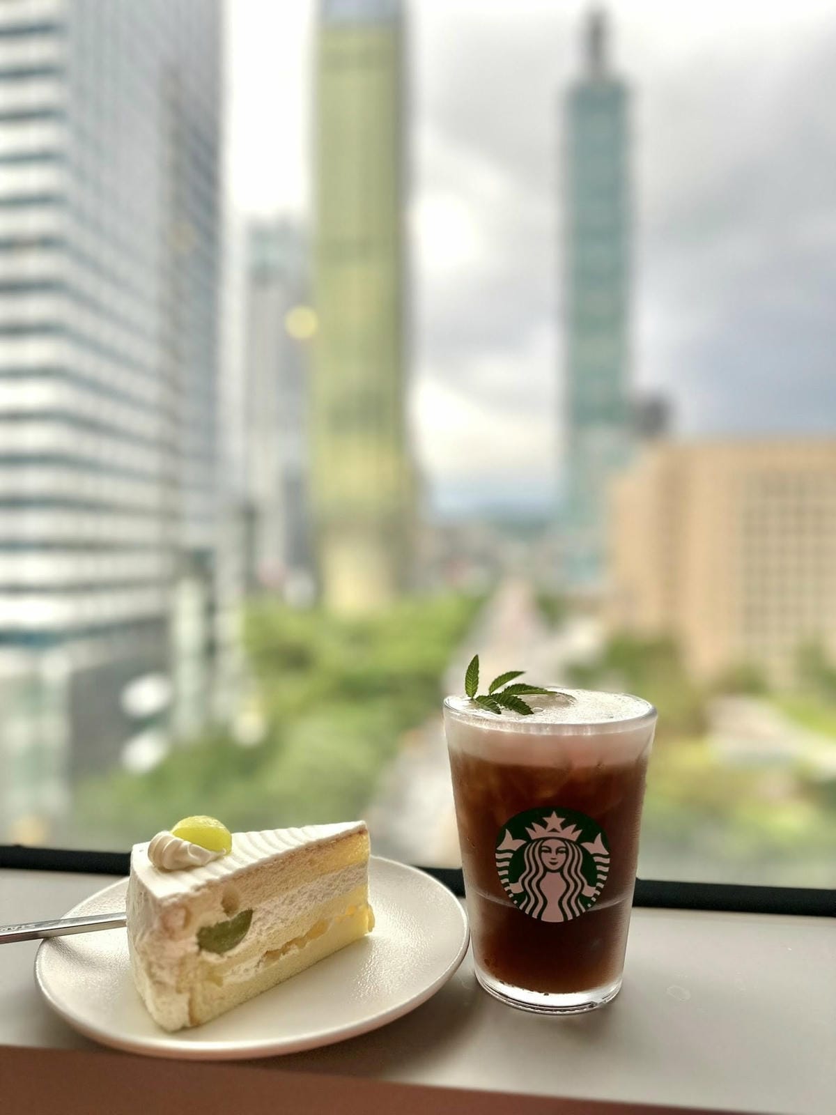 台北信義區【星巴克典藏DREAM PLAZA 台北】 【】