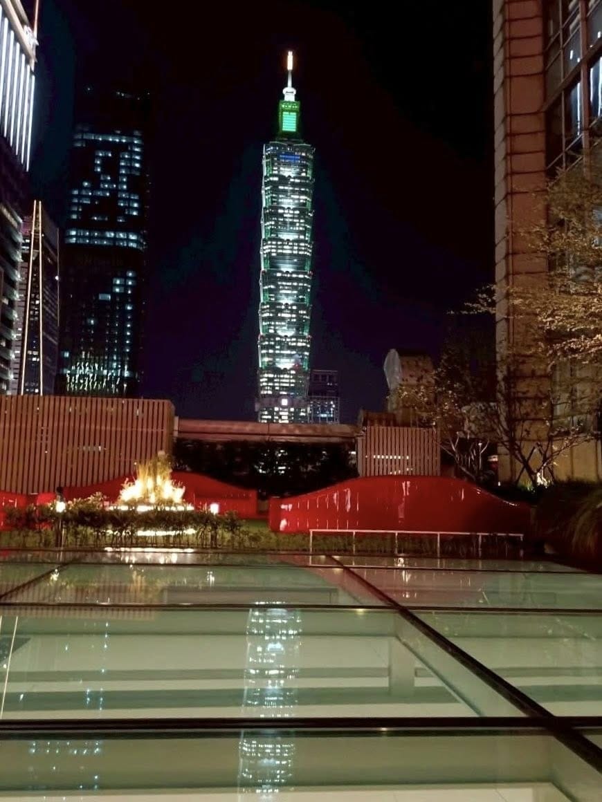 台北信義區【星巴克典藏DREAM PLAZA 台北】 【】
