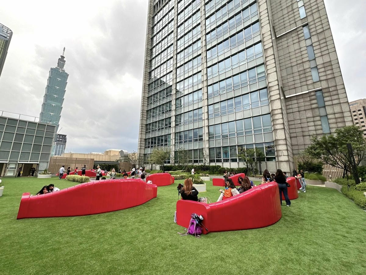 台北信義區【星巴克典藏DREAM PLAZA 台北】 【】